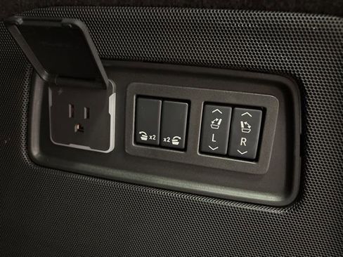 Used 2025 Cadillac Escalade Sport w/ Touring Package AWD/4WD image 40