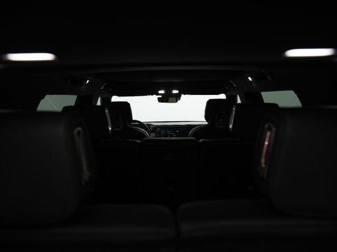 Used 2023 Rivian R1S Adventure image 12