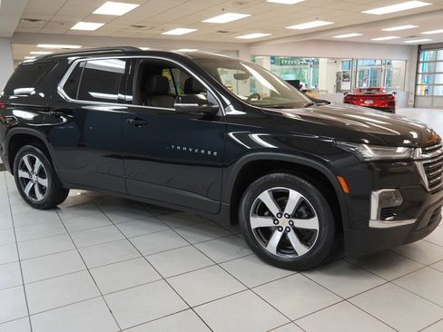 Used 2023 Chevrolet Traverse LT w/ LT Premium Package AWD/4WD image 15