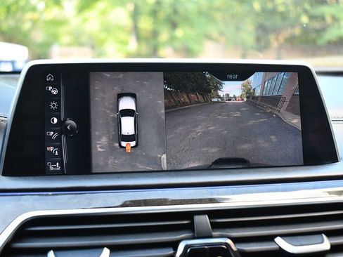 Used 2016 BMW 750i xDrive image 41