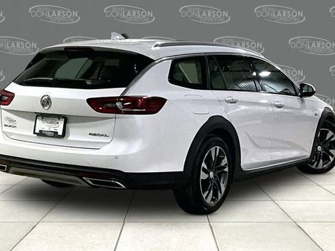 Used 2018 Buick Regal Essence w/ Driver Confidence Package #1 image 7