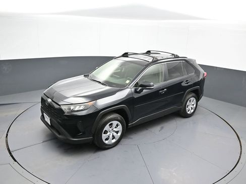 Used 2019 Toyota RAV4 LE image 32