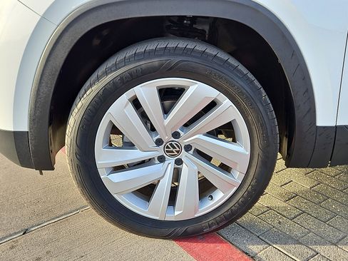 Certified 2023 Volkswagen Atlas Cross Sport SE image 5