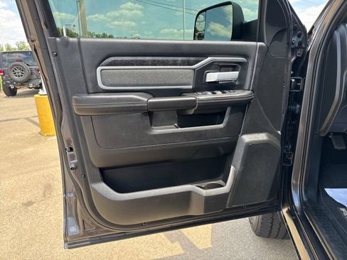 Used 2022 RAM 2500 Big Horn w/ Night Edition AWD/4WD image 14