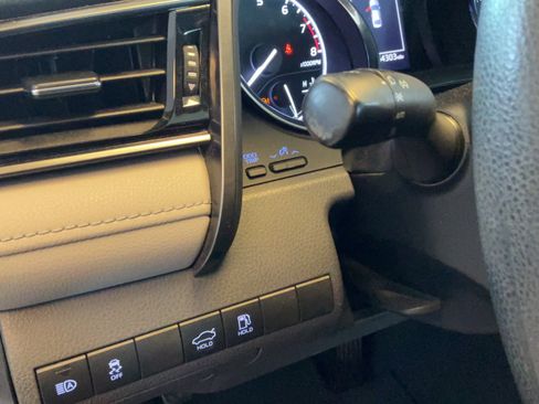 Used 2019 Toyota Camry LE FWD image 19
