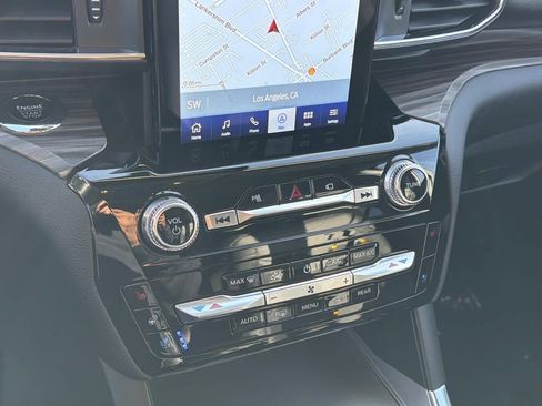 Certified 2022 Ford Explorer Limited w/ Limited Technology Package image 26