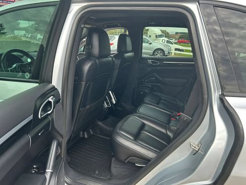 Used 2017 Porsche Cayenne AWD/4WD image 34