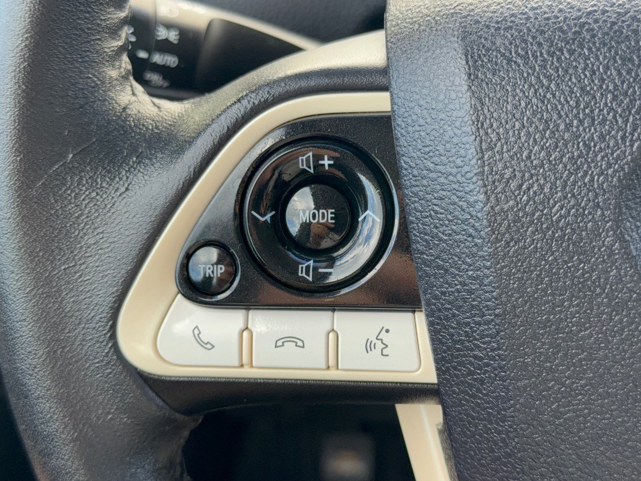Used 2018 Toyota Prius Four w/ Advanced Technology Package FWD image 18