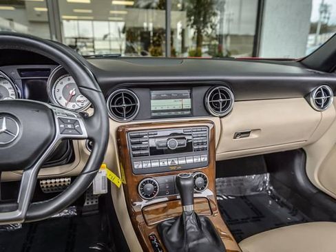 Used 2015 Mercedes-Benz SLK 250 image 31