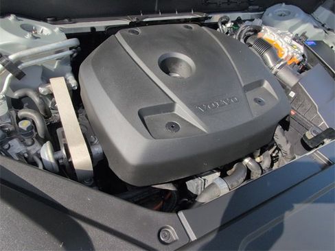 Certified 2025 Volvo XC90 T8 Core w/ Protection Package image 16