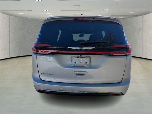 New 2026 Chrysler Pacifica Select FWD image 5