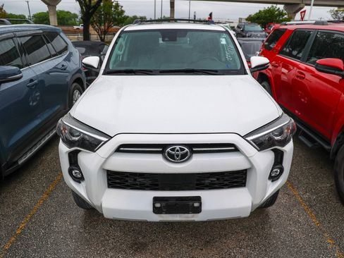 Used 2022 Toyota 4Runner SR5 Premium w/ Moonroof Package image 5
