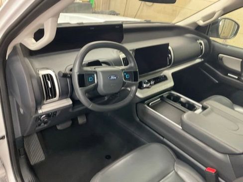 Used 2025 Ford Expedition Max Active AWD/4WD image 5