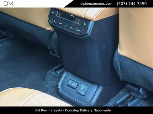 Used 2025 Toyota Highlander Platinum image 23