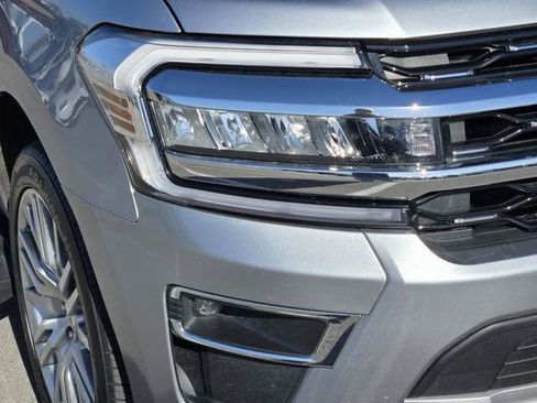 Used 2024 Ford Expedition Limited image 9