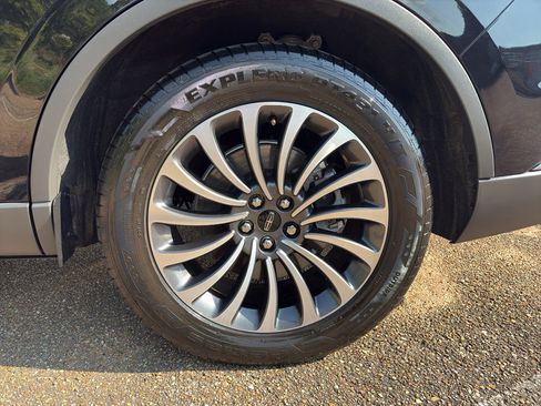 Used 2022 Lincoln Aviator Reserve w/ Elements Package Plus AWD/4WD image 32