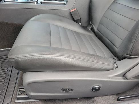 Used 2011 Dodge Challenger SE image 15