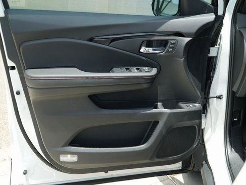 Used 2025 Honda Ridgeline Black Edition image 12