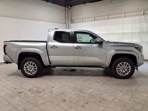 New 2026 Toyota Tacoma Limited AWD/4WD image 10