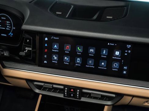 Certified 2025 Porsche Cayenne AWD/4WD image 30