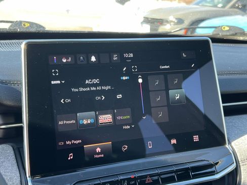 Used 2023 Jeep Compass Latitude image 16