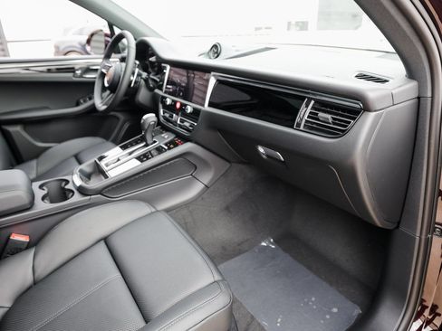 Certified 2026 Porsche Macan AWD/4WD image 28