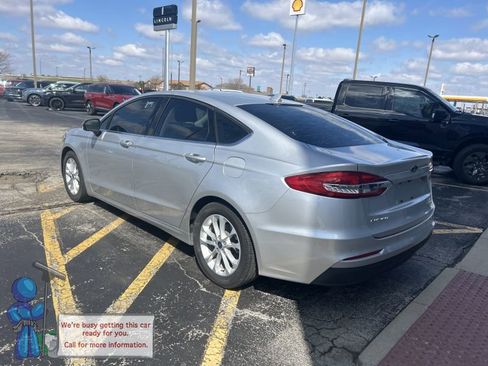 Used 2019 Ford Fusion SE FWD image 3