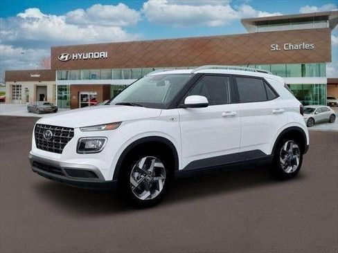 Used 2026 Hyundai Venue SEL FWD image 2