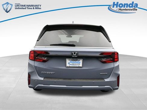 New 2026 Honda Odyssey Touring image 7