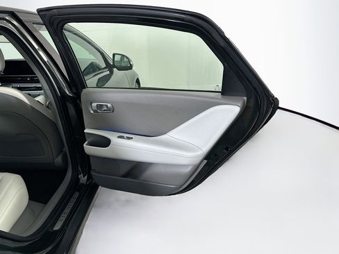 Used 2023 Hyundai Ioniq 6 Limited image 32