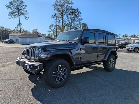 New 2026 Jeep Wrangler Unlimited Sahara AWD/4WD image 10