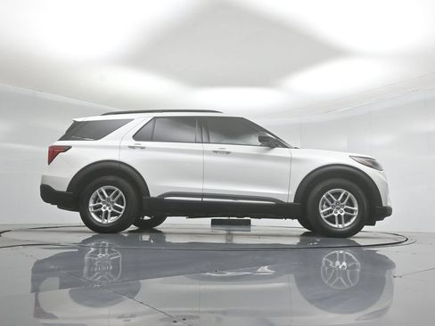 Used 2025 Ford Explorer Active RWD image 49