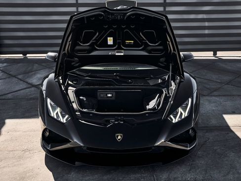 Used 2021 Lamborghini Huracan EVO image 14