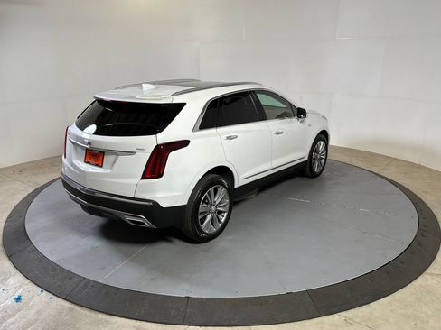 Used 2022 Cadillac XT5 Premium Luxury w/ Platinum Package AWD/4WD image 5