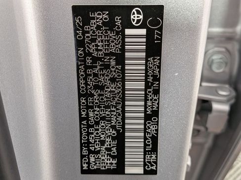 Used 2025 Toyota Prius XLE FWD image 31