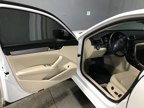 Used 2015 Volkswagen Passat 1.8T Limited Edition image 9
