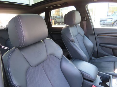 Used 2023 Audi SQ5 Premium w/ Convenience Package image 35