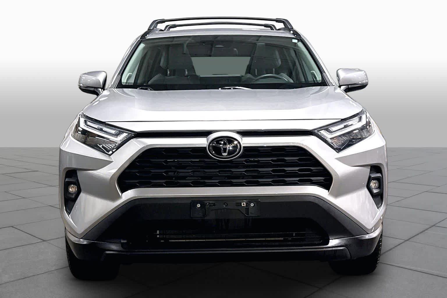 Used 2023 Toyota RAV4 XLE Premium AWD/4WD image 4