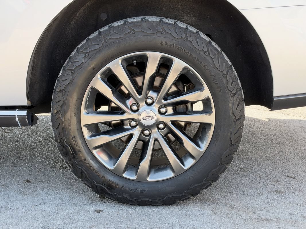 Used 2019 Ford Expedition Limited w/ Driver Assistance Package RWD image 31