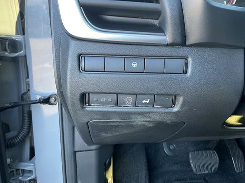 Used 2023 Nissan Rogue SV w/ SV Premium B Package image 12