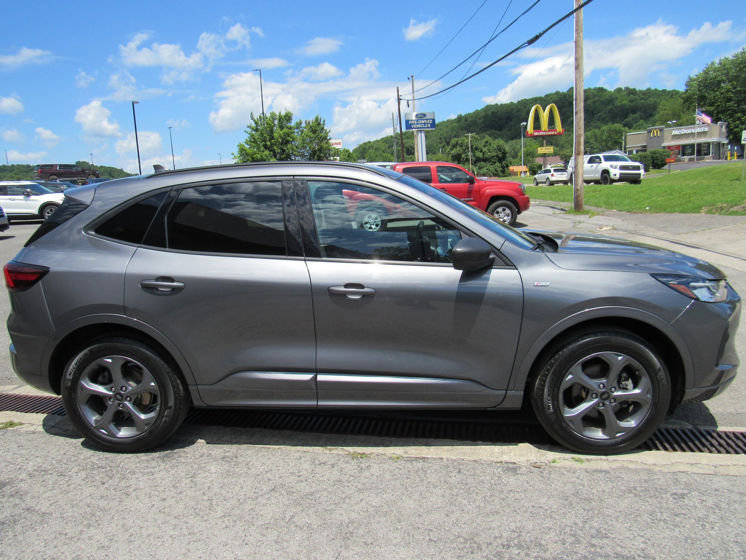 Used 2024 Ford Escape ST-Line w/ Tech Pack #1 AWD/4WD image 5