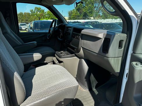 Used 2006 Chevrolet Express 3500 Passenger w/ LT Preferred Equipment Group RWD image 35