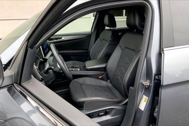 Used 2024 Volkswagen Atlas Cross Sport SE AWD/4WD image 23