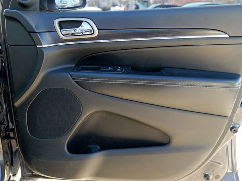 Used 2014 Jeep Grand Cherokee Limited w/ Luxury Group II image 32