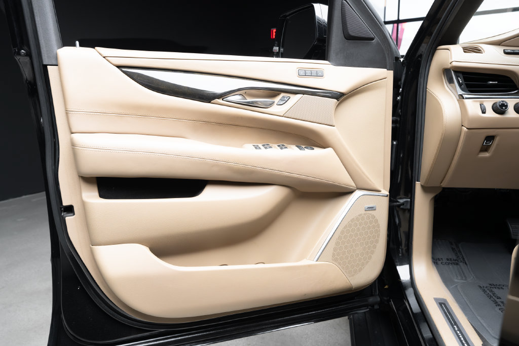 Used 2020 Cadillac Escalade Platinum AWD/4WD image 23