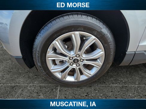 Used 2024 Ford Edge Titanium image 9