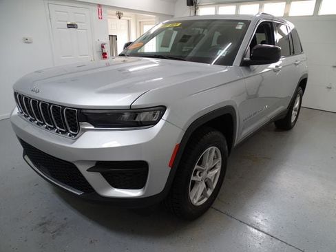 Certified 2023 Jeep Grand Cherokee Laredo X AWD/4WD image 18