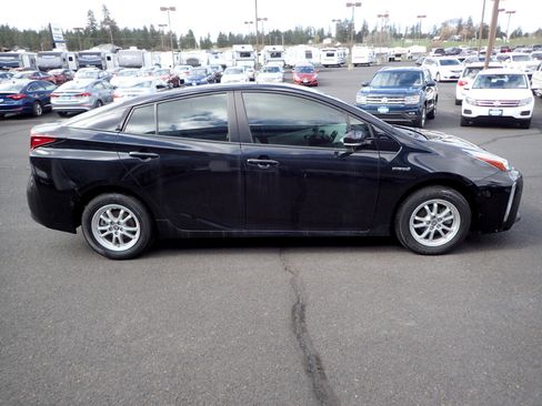 Used 2019 Toyota Prius XLE image 6