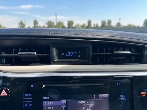 Used 2019 Toyota Corolla LE FWD image 3