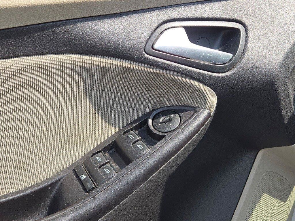 Used 2012 Ford Focus SE FWD image 16